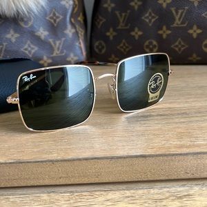NWOT Ray-Ban Green lens Unisex Sunglasses